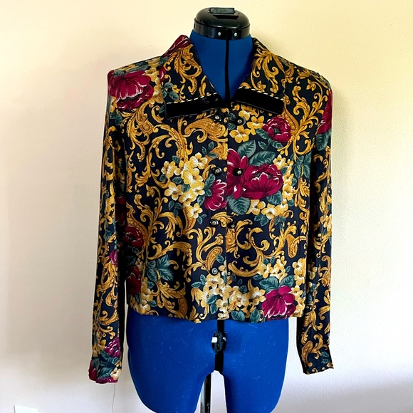 Jackets & Blazers - *VINTAGE* 90s cropped bomber jacket in gorgeous grannycore print